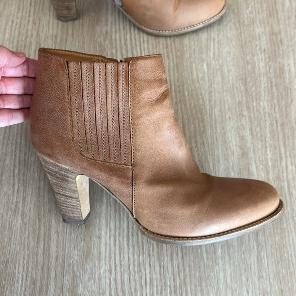 Aquatalia Camel Booties